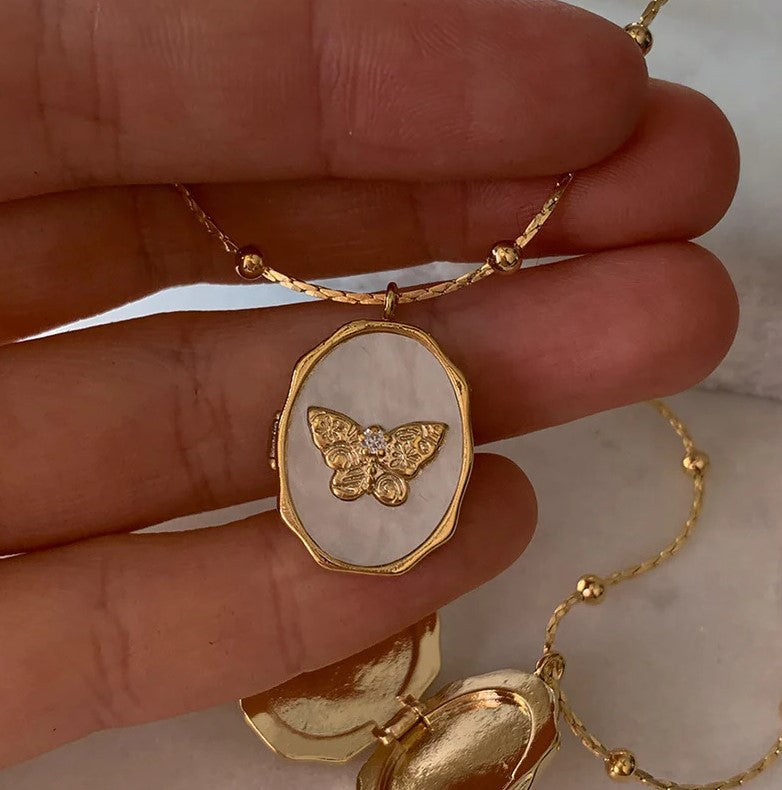 Wholesale Butterfly Shell Photo Album Photo Frame Necklace Retro Retractable Necklace Plated with Real Gold Color